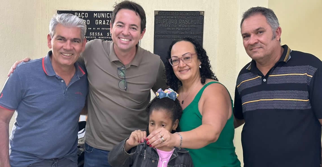IPTU Premiado sorteia segunda moto para moradora do Parati II
